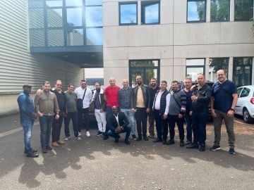 ☀️Formation rayonnante aujourd’hui à l’ECFT 
La lumière au bout du tunnel pour nos 15 futurs chauffeurs qui après la formation et l’attente de la carte...