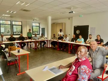 Souriez! 😀 C’est la rentrée dans les locaux de l’Ecft! 🤓📚
Formation continue taxi avec l’intervention des Boers cet après-midi 👌
#taxi #taxiparis...